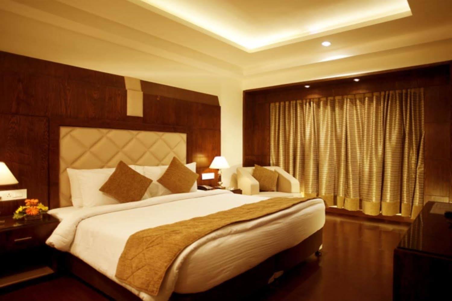 Hotel Vijay Intercontinental Kanpur Exterior foto